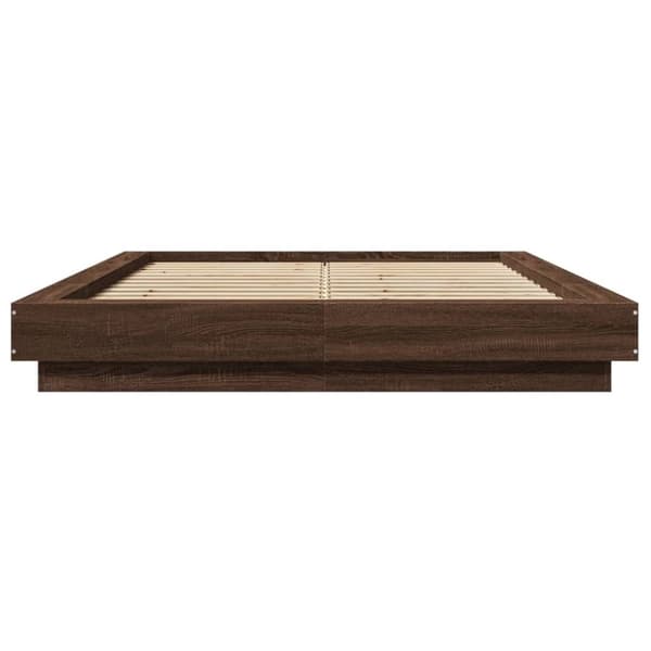 sengeramme med ED-lys 135x190 cm konstrueret træ brunt egetræ