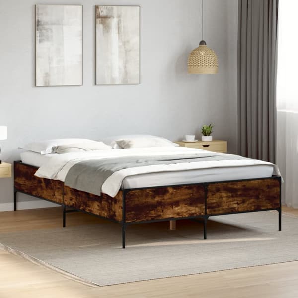 sengestel 135x190cm konstrueret træ og metal røget egetræsfarve