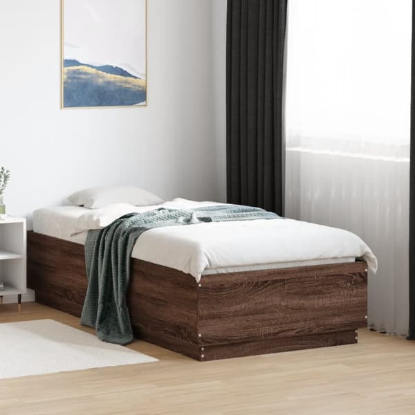 sengeramme med LED-lys 75x190 cm konstrueret træ brunt eg
