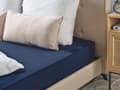 Miniatyrbilde 2 av 5: Formsydd laken 90 x 200 cm bomull ensfarget mørkeblå