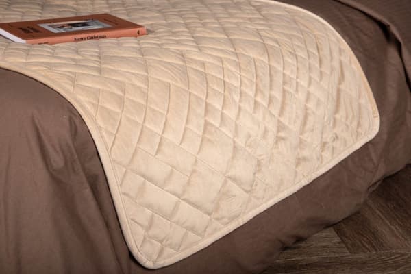 Jilly sengeteppe 80x180cm beige.