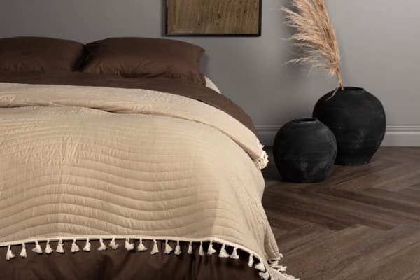 Lias sengeteppe 180x260cm beige, offwhite.