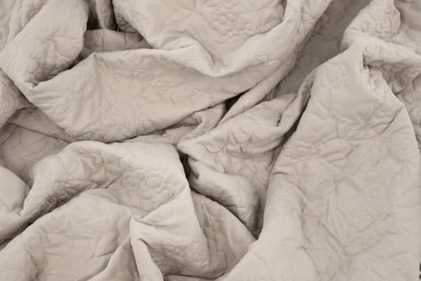 Niki sengeteppe 260x260cm beige.