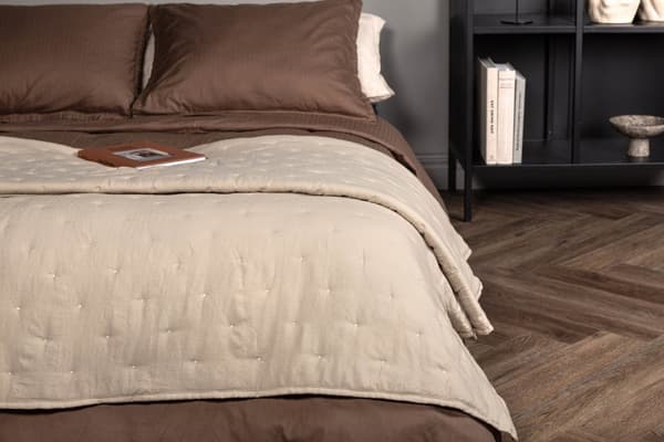 Sally sengeteppe 180x260cm beige.
