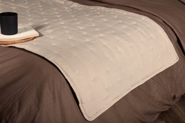 Sally sengeteppe 80x150cm beige.