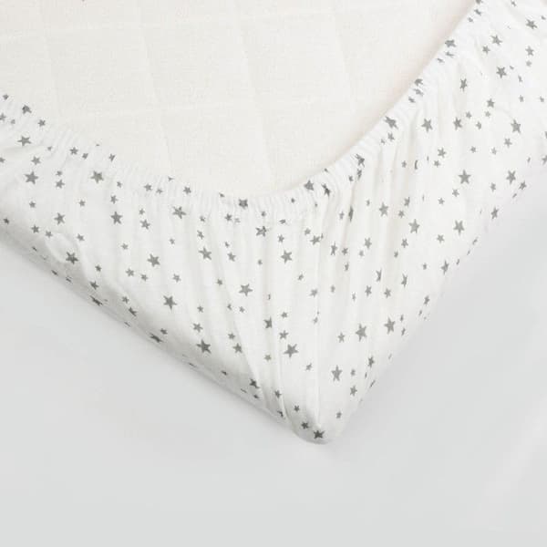 Babyskyddslakan TRE KILOS SEPT - 60x120 cm - stjärnmönster i 100% bomullsjersey