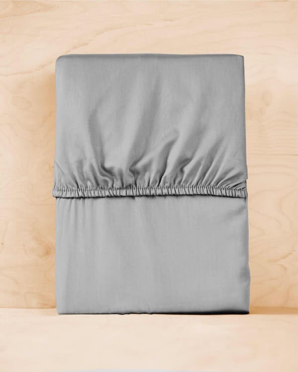 Dra-på-lakan satin 160x200 mikrofiber ljusgrått