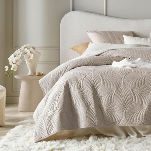 Sängöverkast - ROOM99 - Känsla - 240 x 260 cm - Sammet Beige - 2 Personer