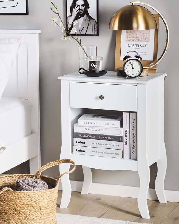 Nattbord Hvit MDF Oppbevaringshylle med skuffer Svingete Cabriole-ben Håndtak med metallknott Scandinavian Design