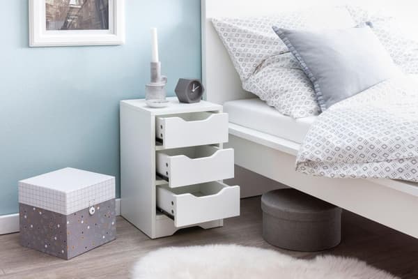 Rootz nattkonsol 31x49x31 cm vit matt med 3 lådor - Vitt sängbord med förvaringsutrymme - Sängbord Simple Modern - Nattduksbord Klein - Sängbord sovru