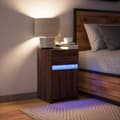 Miniatyrbillede 5 af 11: vidaXL sengebord med LED-lys konstrueret træ brun egetræsfarve