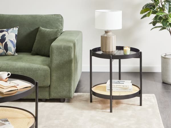 Sidebord sort med glasplade lyst træ metalstel rund hylde Wienerflette Moderne stil