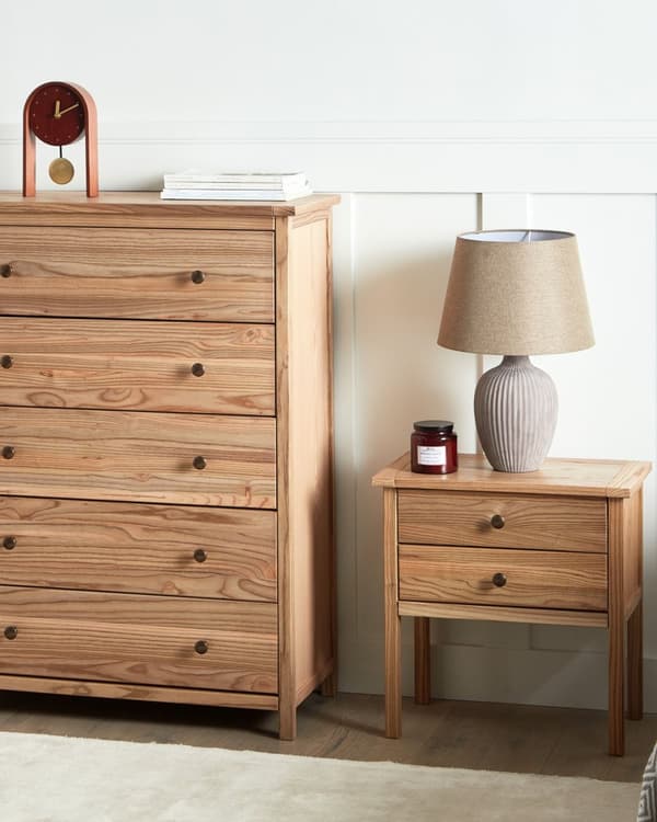 Sengebord i lyst massivt træ med 2 skuffer Rustikt sidebord Moderne design elegant stil