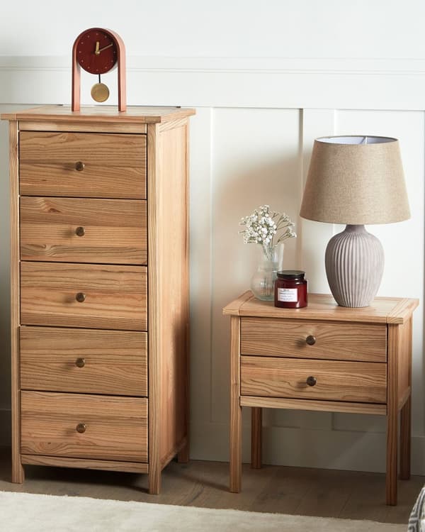 Sengebord i lyst massivt træ med 2 skuffer Rustikt sidebord Moderne design elegant stil
