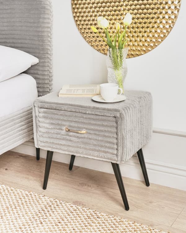 Sengebord Guld Grå Fløjl Metalben 49 x 46 x 38 cm Design Natbord med Skuffe Minimalistisk Design Soveværelsesmøbler Tilbehør