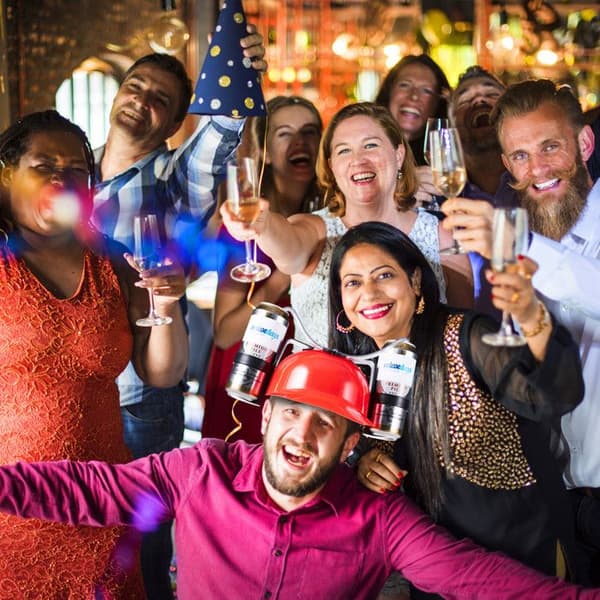 Relaxdays Festöl för Drink, Rörhjälm, 2 Ölburkar, Rolig Artikel Karneval Fotboll, Röd