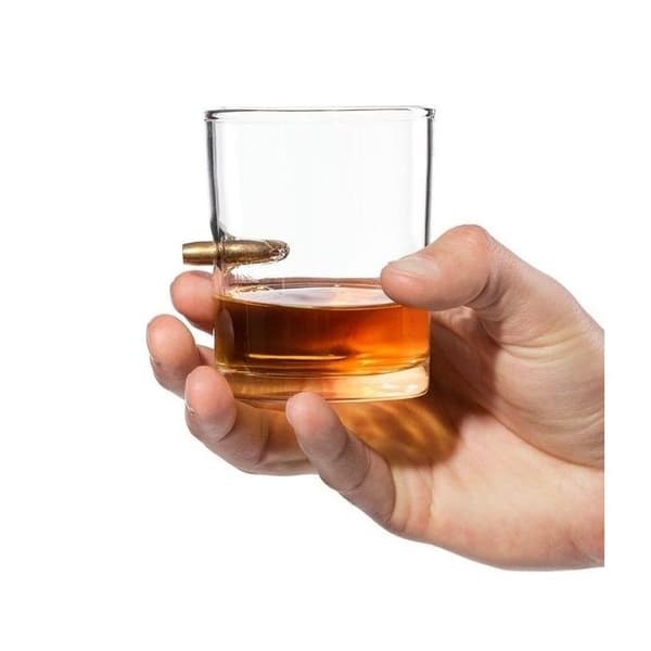 Whiskyglas täckt med en riktig kula Alkoholglas