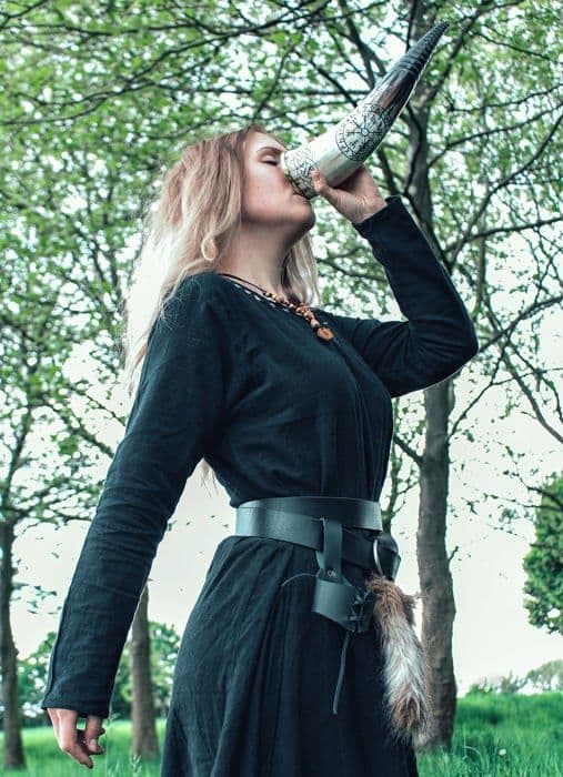 Ölglas - ölmugg - ciderskål Hornerey - T05King - King's Drinking horn i buffelhorn 500 milliliter