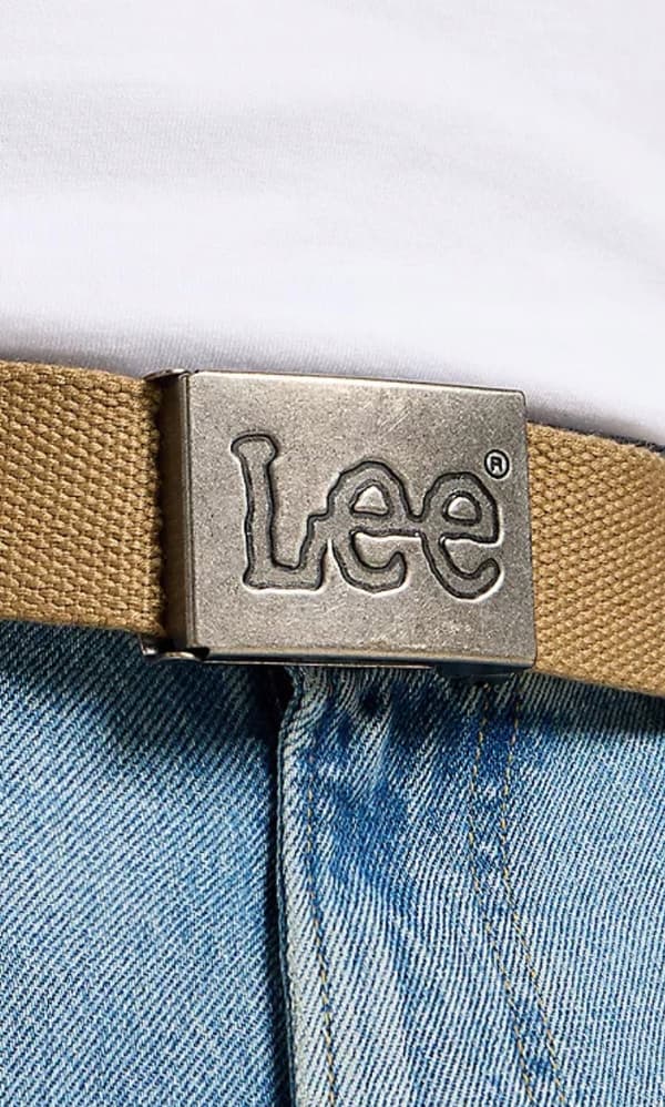 Lee BÆLTE I GEMME, GlazedGinger, BEIGE, MED FULDT SPÆNDE OG LOGO, Størrelse 105 cm