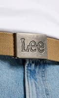 Miniatyrbillede 3 af 8: Lee BÆLTE I GEMME, GlazedGinger, BEIGE, MED FULDT SPÆNDE OG LOGO, Størrelse 105 cm