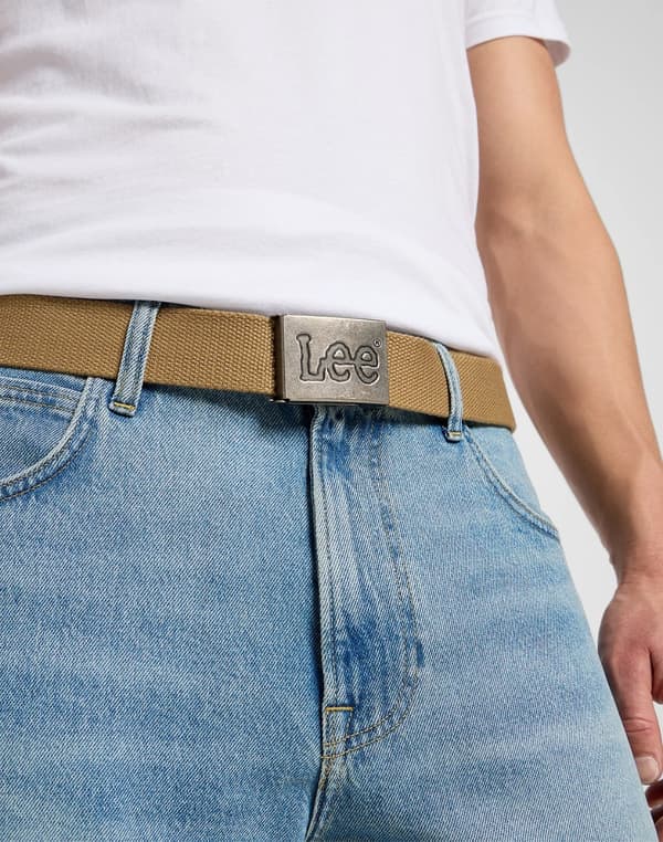 Lee BÆLTE I GEMME, GlazedGinger, BEIGE, MED FULDT SPÆNDE OG LOGO, Størrelse 105 cm