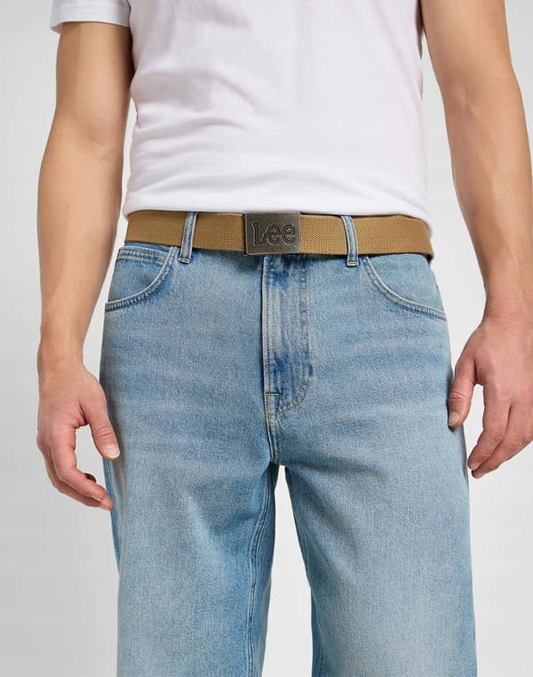 Lee BÆLTE I GEMME, Gingerfarvet, BEIGE, MED FULDE SPÆNDE OG LOGO, Størrelse 100 cm