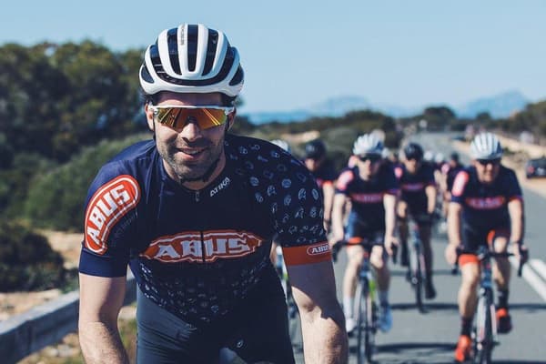 ABUS AirBreaker cykelhjelm - størrelse L (59-61 cm) - fløjlssort