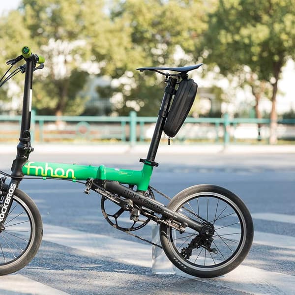 Hård, vattentät cykelväska fäst på ramen, 1,1L, svart