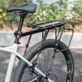 Miniatyrbillede 3 af 6: Slidstærkt cykelstativ med hylde, sadelfunktion og sort LED-baglygte