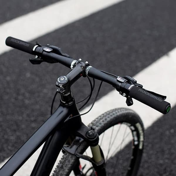 Cykelstyr greb, blå og sorte svampe greb