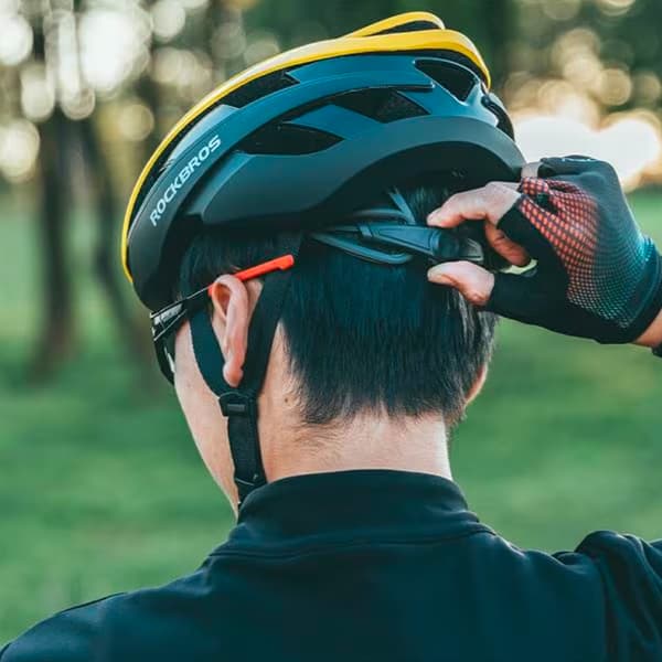 Universal justerbar cykelhjälm, storlek L, svart och gul