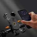 Miniatyrbilde 2 av 3: Mobiltelefonholder i plast for sykkelstyre med 360° rotasjon og automatisk låsing
