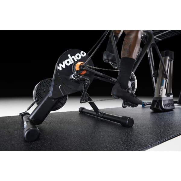 Wahoo KICKR CORE Zwift One -harjoitusvastus + Zwift Click & Cog v.2 -virtuaalinen vaihtaja