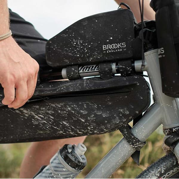 Brooks England Ramväska Scape 0.9l Svart
