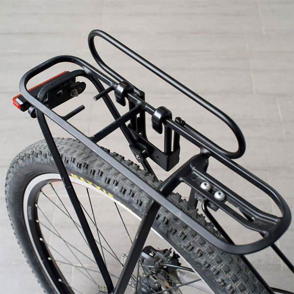 Dom Lompakot T-case Hookii 25l Musta