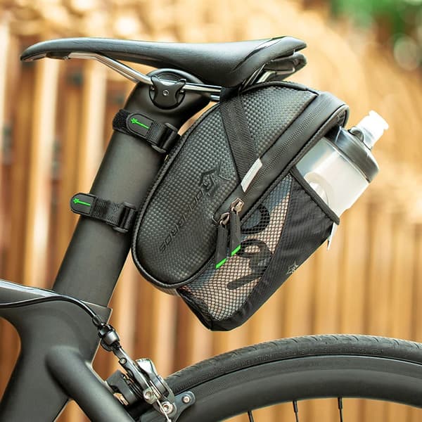 Stor Rockbros C7-1 cykelsadeltaske med en vandflaskeholder