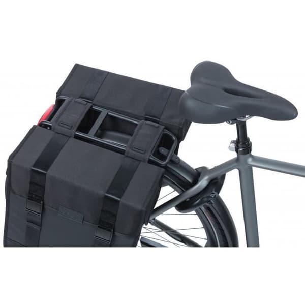 Basil XL vattentät dubbel cykelväska - 35 liter - Svart