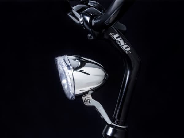 SPANNINGA Swingo XB frontlys 10 lux/50 lumen + batterier krom (SNG-H070017)