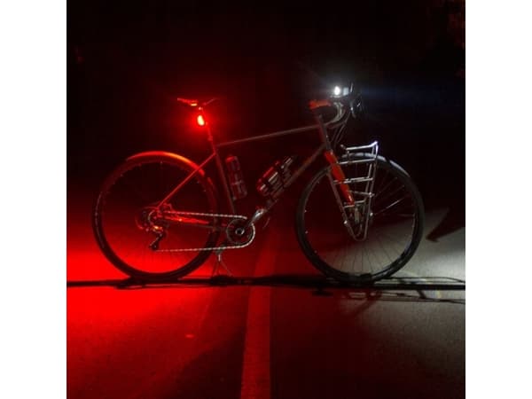 BLACKBURN DAYBLAZER 550 lumen fram, CLICK USB bak (NY)