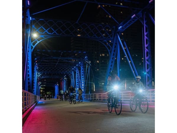 Blackburn BLACKBURN DAYBLAZER lys foran 550 lumen, bak 65 lumen (NY)