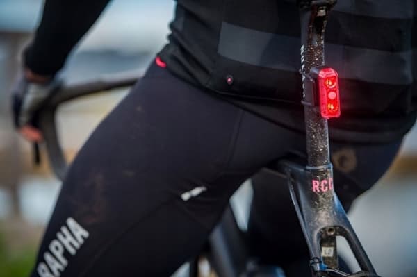 Blackburn BLACKBURN DAYBLAZER lys foran 1000 lumen, bak 65 lumen (NY)