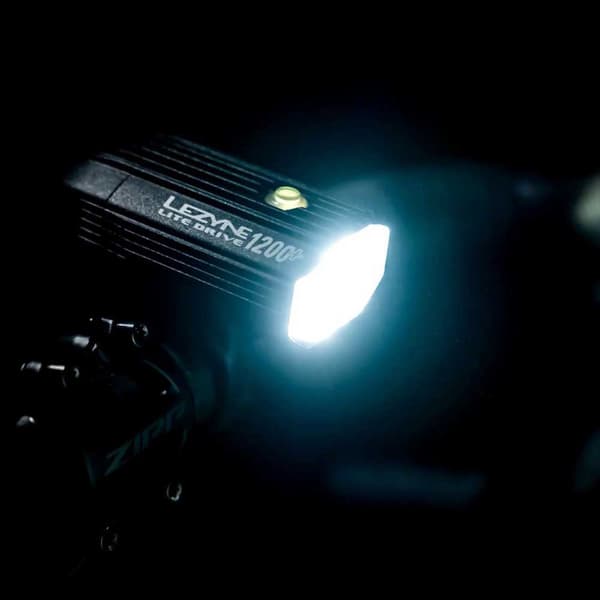Lezyne Lys Sæt Lite Drive 1200+/drive Pro 400+ Rød 1200 / 400 Lumens