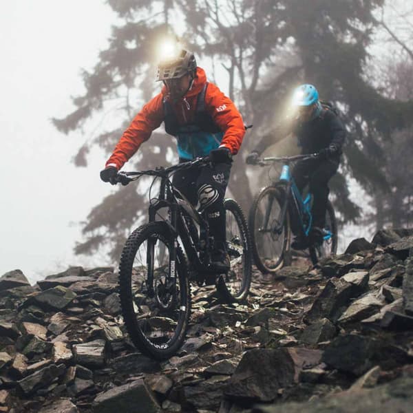 Knog Etuvalo Pwr Mountain Musta 2000 Lumens