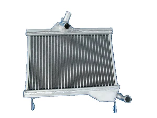 Aluminiumradiator, forbedret kølekapacitet, holdbar legeringskonstruktion, præcisions TIG-svejsning.