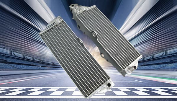 Aluminiumkøler til Husqvarna WR/CR 125 250 300 360, Præcisionspasform, Holdbar konstruktion, Forbedret køling