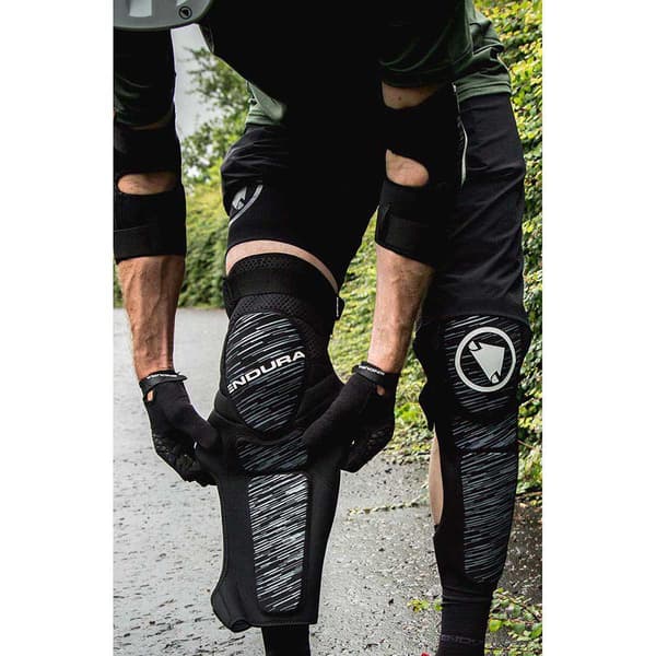 Endura Polvi Shin Vartija Singletrack Ii Musta L-XL