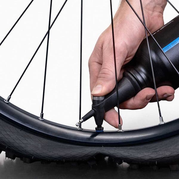 Milkit Tubeless Booster Tire 0.60l Co2-kapseli Musta