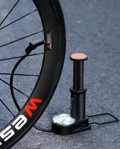 CYKELPUMP SOLID HANDY med manometer fodvogn