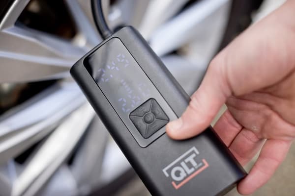 QLT Luftkompressor Pro och Powerbank – 4 tillbehör och laddkabel