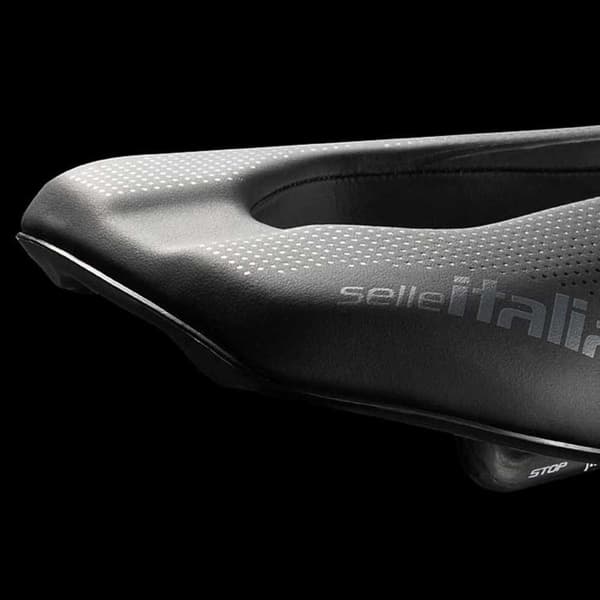 Selle Italia Carbon Superflow -satula Watt Kit Musta 133 mm